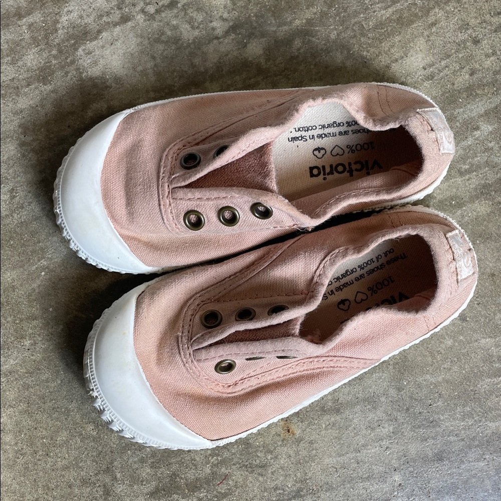 Size 24 pink Victoria toddler shoes